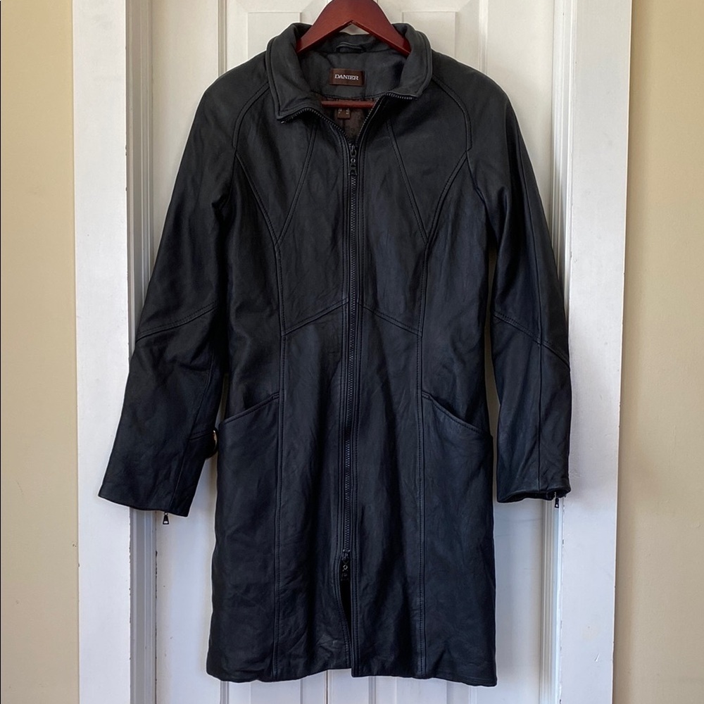 Danier Women’s Black Leather Jacket Coat Mid Length Classic Insulated zip Up